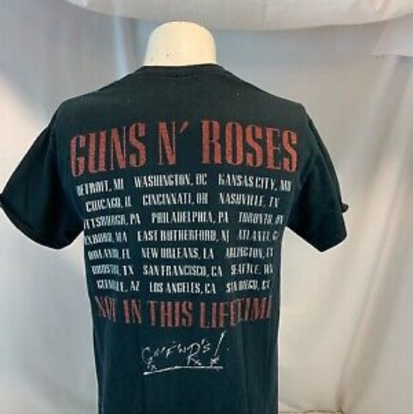 Guns n Roses Not in This Lifetime t-shirt - Picture 3 of 4